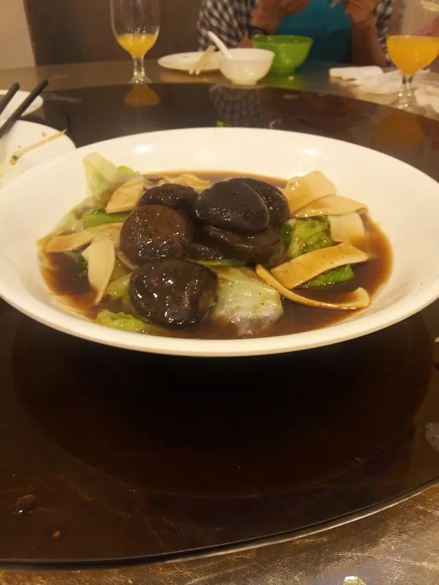碧綠蝦子鮮菇鮑汁螺片