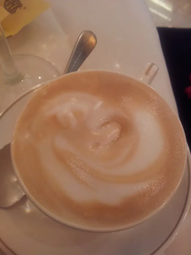 正 拉哂花的LATTE好味..