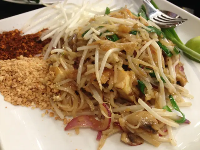 泰式雜菌炒金邊粉