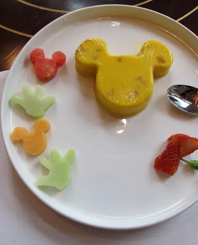 米奇布丁跟造型水果