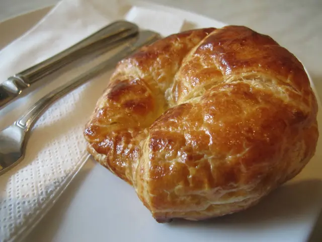 Croissant (30 HKD)
