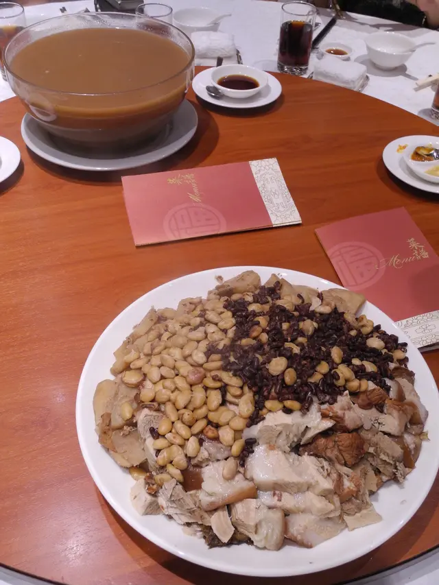 是日老火湯 - 粉葛黃豆豬肉煲鯪魚