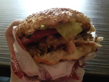 超正的鹽酥鷄扒包