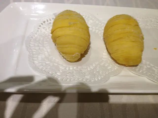 蘿蔔絲酥 - 一絲絲的蘿蔔絲很有質感，外面亦很脆，我先生覺得好好味，我則稍覺咸了一點，整體算不錯！