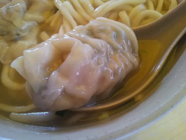 豐滿多料的餃子, 有蝦,豬肉, 菇, 木耳, 筍