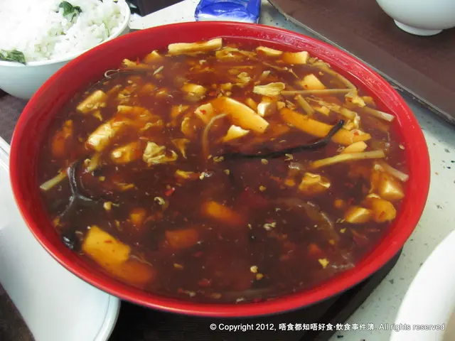 酸辣湯的辣味不多，酸味也只有丁點，而且是死酸那一種