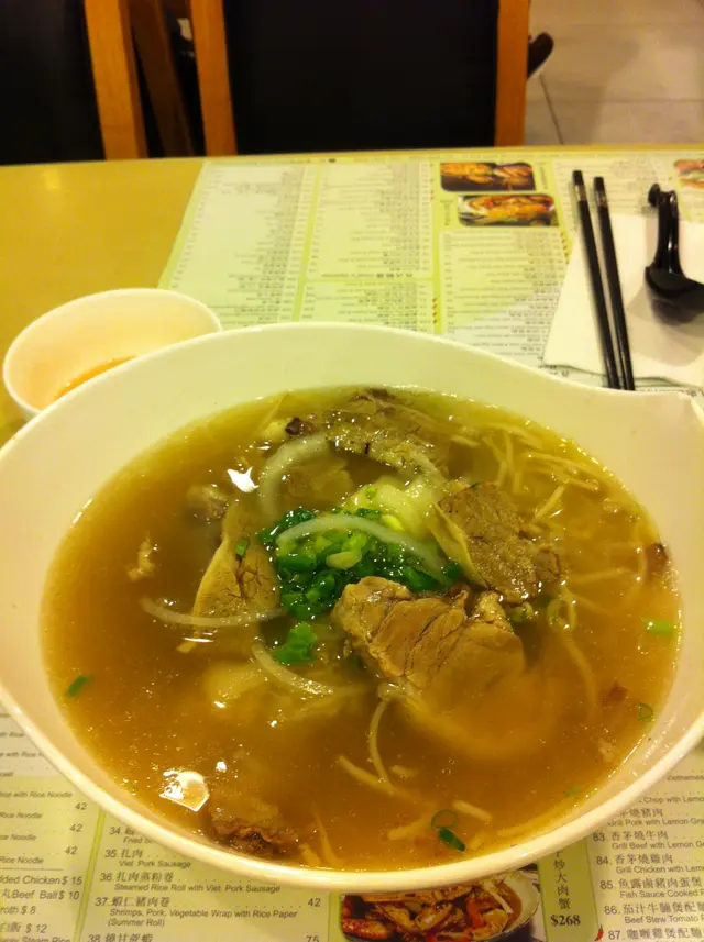 順化牛腩豬手湯蒙(唔辣版)