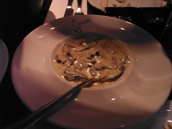 忌廉磨菇什菌配多士