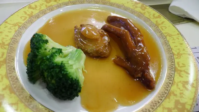 原隻澳洲六頭鮑魚扣鵝掌