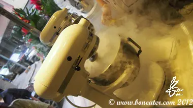 Lab Made Liquid Nitrogen Ice cream(© Boneater)