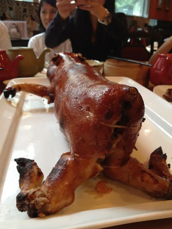 影吓個 pat pat 先....咦!好似有啲嘢跌咗出嚟!