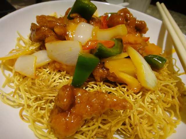 咕嚕肉炒麵