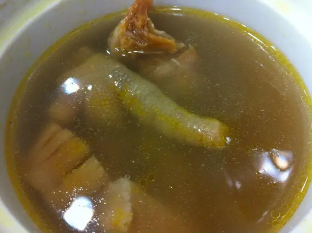 瑤柱響螺雞腳燉湯