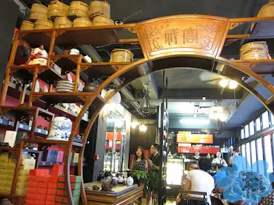 川善擁有自家品牌茶葉，有中式，也有西式的。