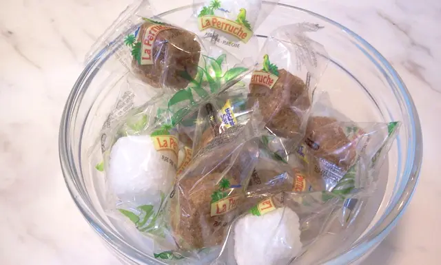 法國鸚鵡牌（La Perruche）糖，落本；但都要那杯咖啡或茶配得上才行