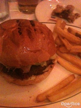 Very Poorly executed burger - Dan Ryan&#39;s Chicago Grill in Admiralty 