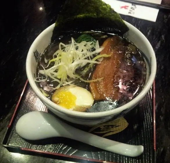 黑武骨豚角拉麵