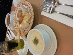 椰菜花煙肉忌廉湯及面包籃