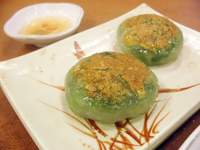 香煎韮菜粿(兩隻)$20 ----即叫即煎都是好香脆, 切開時散發淡淡的韮菜香味, 韮菜都好翠綠爽口