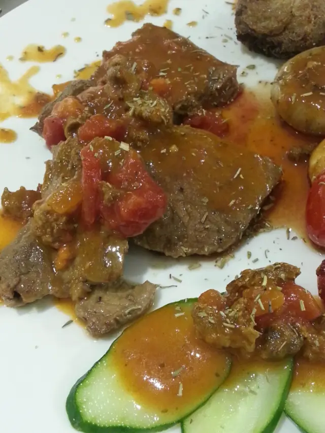 US ANGUS 牛仔粒配香草莎莎汁伴自家薯仔餅~