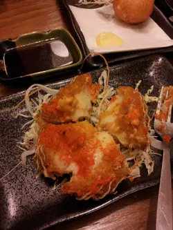 知道老公鍾意食海膽，所以特登幫佢order o左一個松葉蟹海膽炸薯蓉球！