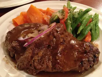 牛扒伴蔬菜 (Tenderloin with vegetables)
