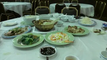 為離開時留下的食物默哀