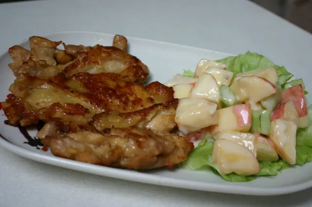 雞扒飯 蘋果沙律, 夾得幾好,唔會油