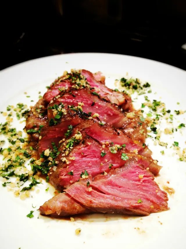 48小時慢煮牛仔骨配柱侯蘿白汁