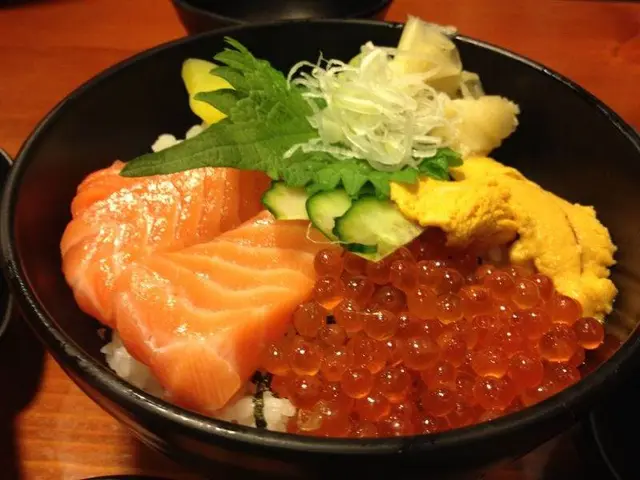 海膽三文魚魚子飯