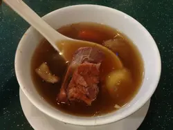 例汤 够大碗，足料 跟餐有汤外，仍有餐饮