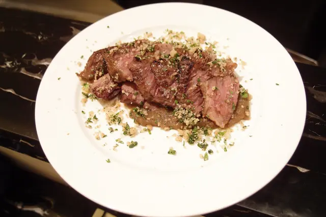 48小時慢煮牛仔骨配柱侯蘿白汁