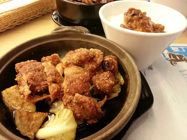 鹽酥雞排配香菇肉燥飯