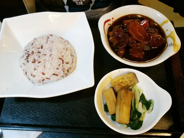 午餐D:黑甜醋薯仔五花腩(配紅米飯)