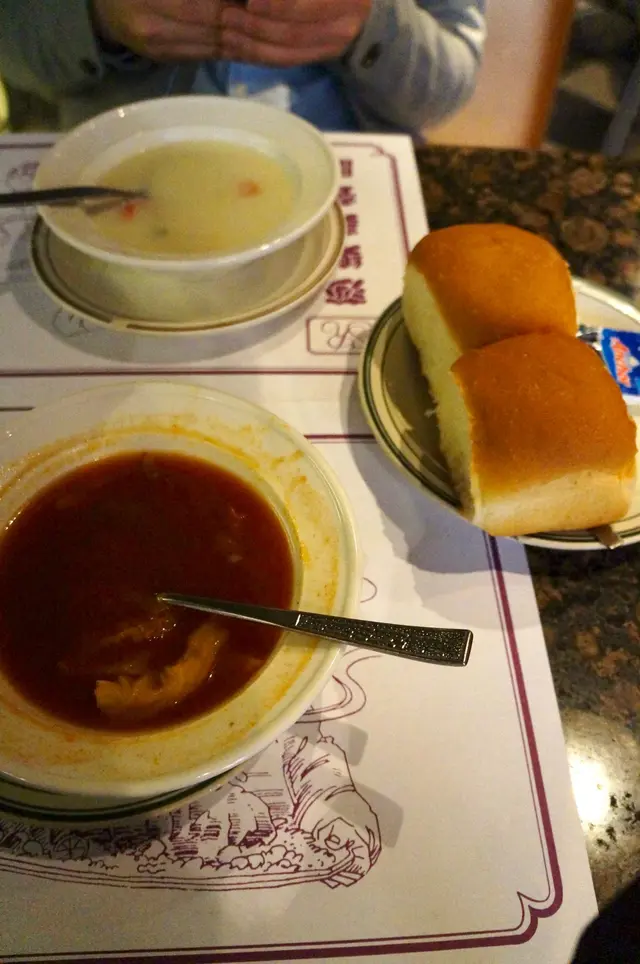 周打魚湯我覺得系正! 羅宋湯就真系麻麻x_X 仲有新鮮餐包!