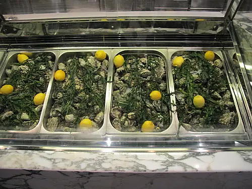 生蠔係即開,但只有一種, 而且細隻又冇味. 好差~