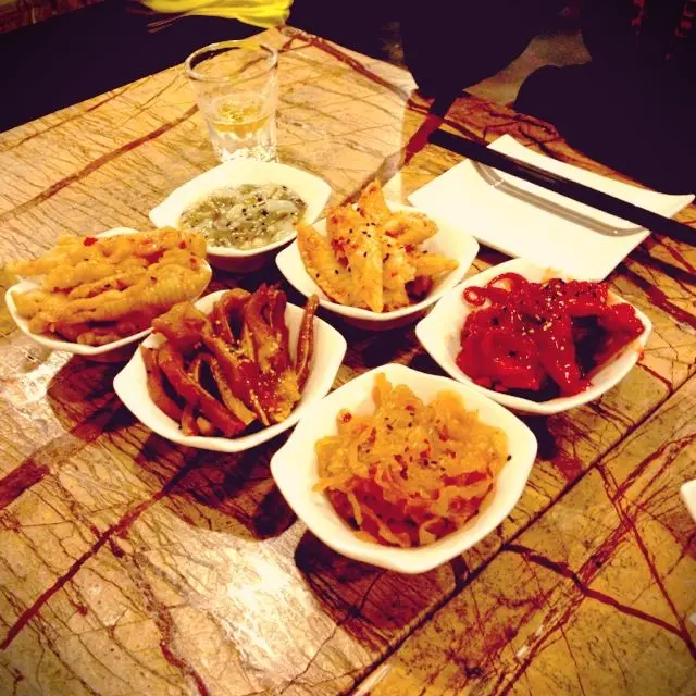 麻辣鳳爪、麻辣豬耳、芥辣八爪魚、味付八爪魚、麻辣海蜇、雞翼尖