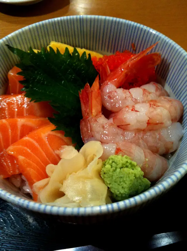 三文魚蝦丼