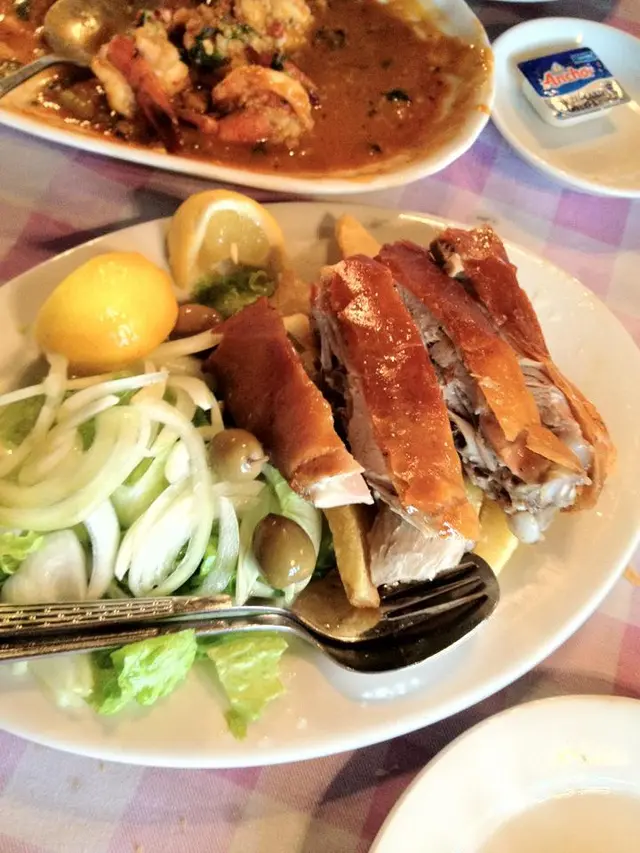 烧乳豬件... 皮脆肉嫩、不油不脦，少食知味。