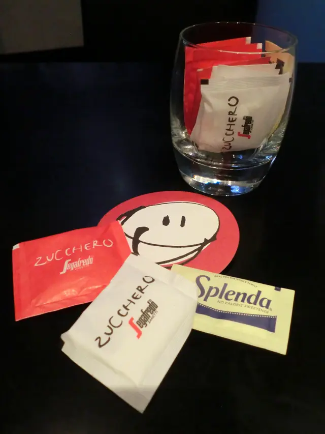 店方還提供白糖、咖啡糖、代糖，認真周到！