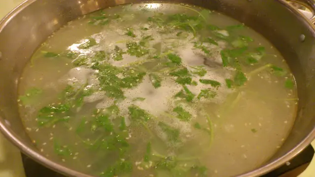 香菜皮蛋湯底
