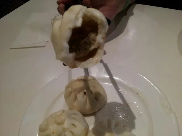 差不多空心嘅生煎包