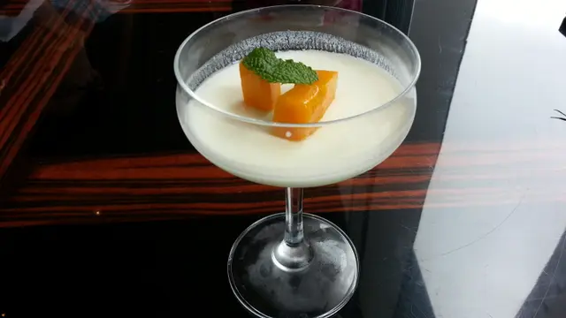 乳酪布甸配芒果及紅豆蓉