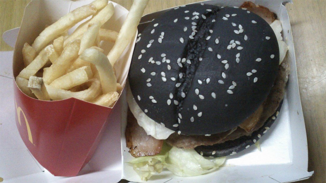 麦当劳黑白汉堡图片