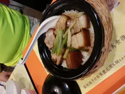 卤肉煲仔饭 , 好多卤肉呀