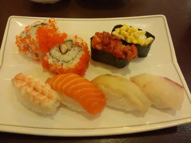 什錦壽司6件 特式卷物2件