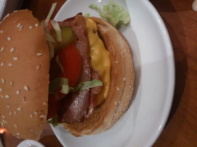 車打芝士煙肉牛肉漢堡