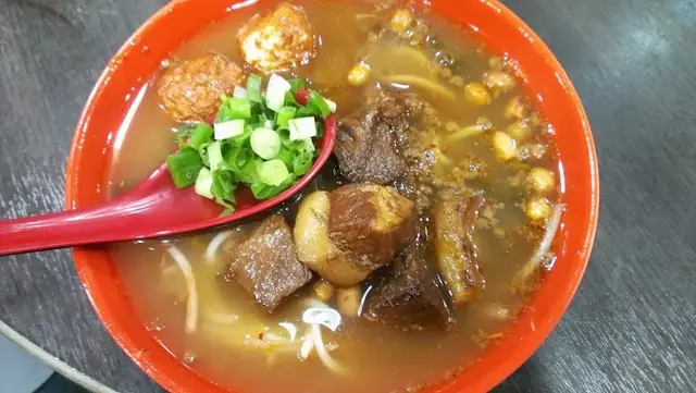 腩肉芝心丸酸辣米線