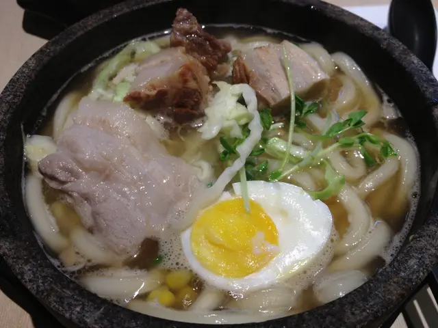 左邊的是薄切豚肉,右邊的是厚切豚肉