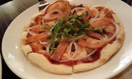 黑松露、野菌、蘇格蘭煙三文魚pop up pizza